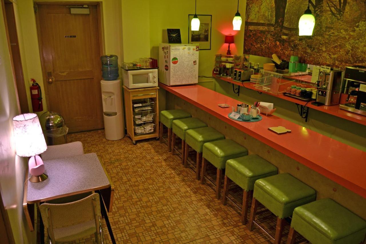 סטורג'און ביי Holiday Music Motel מראה חיצוני תמונה