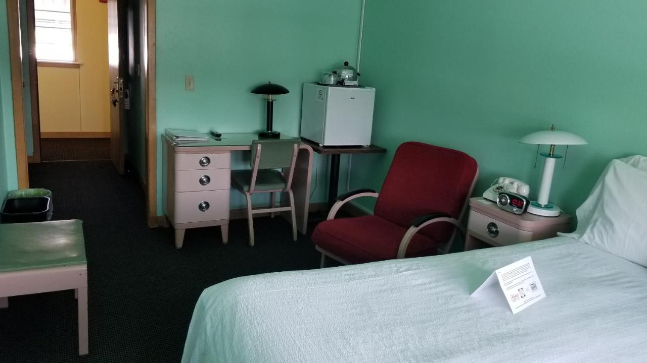 סטורג'און ביי Holiday Music Motel מראה חיצוני תמונה